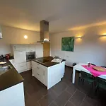 Ganzes Haus I Teams I Monteure I 4 Einzelzimmer I 2 Doppelzimmer I 2025 Renoviert I Smart Tv I Garten I 3 Baeder Lejlighed *