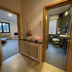 Lejlighed Ganzes Haus I Teams I Monteure I 4 Einzelzimmer I 2 Doppelzimmer I 2025 Renoviert I Smart Tv I Garten I 3 Baeder