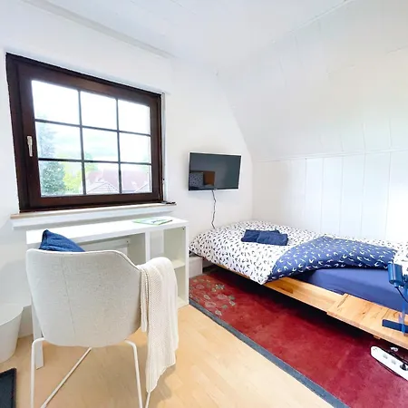 Monteurwohnung Korte, Teams, 4 Einzelzimmer, 2 Doppelzimmer 2024 Renoviert, Smart Tv, Garten, 3 Baeder