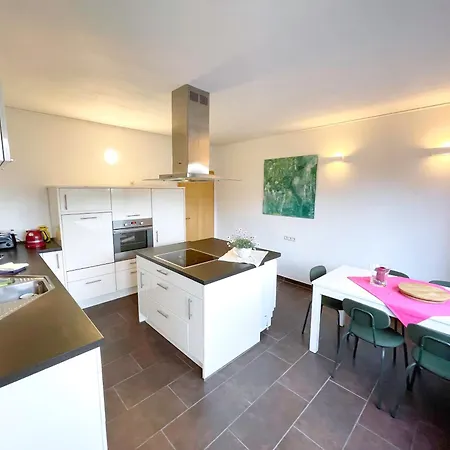 Monteurwohnung Korte, Teams, 4 Einzelzimmer, 2 Doppelzimmer 2024 Renoviert, Smart Tv, Garten, 3 Baeder Apartman *