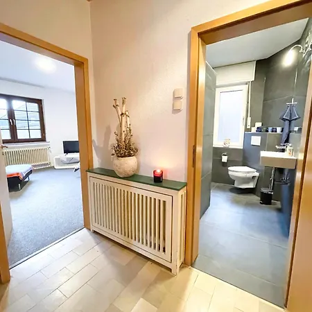 Monteurwohnung Korte, Teams, 4 Einzelzimmer, 2 Doppelzimmer 2024 Renoviert, Smart Tv, Garten, 3 Baeder Apartman Ibbenbüren