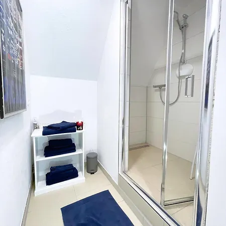 Monteurwohnung Korte, Teams, 4 Einzelzimmer, 2 Doppelzimmer 2024 Renoviert, Smart Tv, Garten, 3 Baeder Ibbenbüren