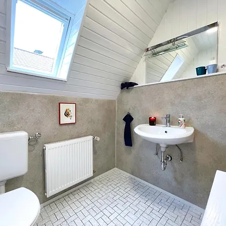 Monteurwohnung Korte, Teams, 4 Einzelzimmer, 2 Doppelzimmer 2024 Renoviert, Smart Tv, Garten, 3 Baeder