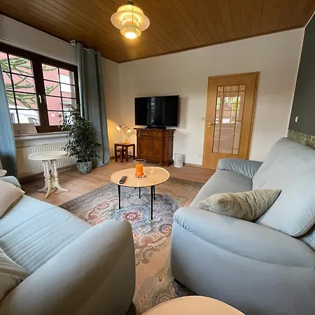 Appartamento Ganzes Haus I Teams I Monteure I 4 Einzelzimmer I 2 Doppelzimmer I 2025 Renoviert I Smart Tv I Garten I 3 Baeder