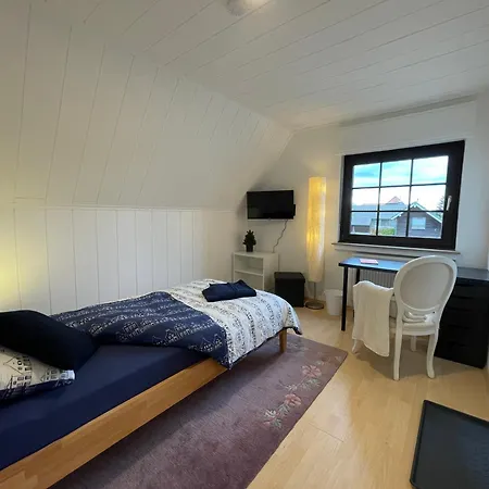 Monteurwohnung Korte, Teams, 4 Einzelzimmer, 2 Doppelzimmer 2024 Renoviert, Smart Tv, Garten, 3 Baeder *