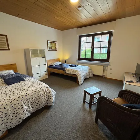 Monteurwohnung Korte, Teams, 4 Einzelzimmer, 2 Doppelzimmer 2024 Renoviert, Smart Tv, Garten, 3 Baeder *