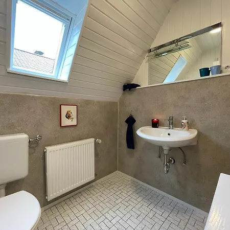 Apartman Monteurwohnung Korte, Teams, 4 Einzelzimmer, 2 Doppelzimmer 2024 Renoviert, Smart Tv, Garten, 3 Baeder