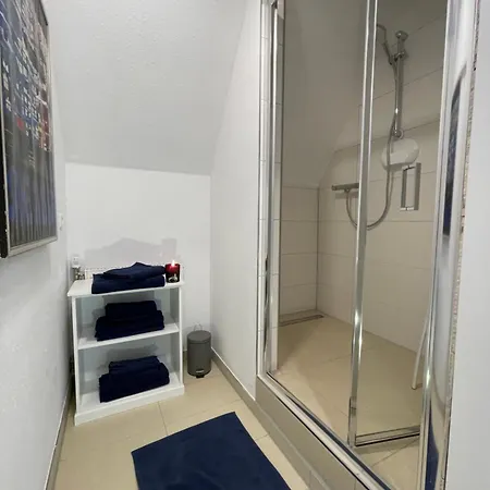 Monteurwohnung Korte, Teams, 4 Einzelzimmer, 2 Doppelzimmer 2024 Renoviert, Smart Tv, Garten, 3 Baeder