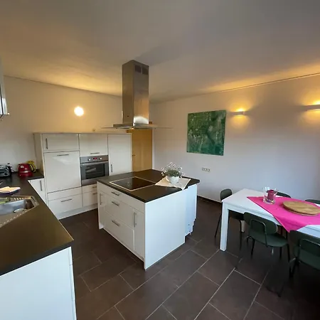 Monteurwohnung Korte, Teams, 4 Einzelzimmer, 2 Doppelzimmer 2024 Renoviert, Smart Tv, Garten, 3 Baeder Apartman *