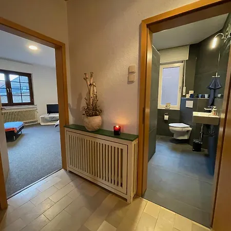 Apartmán Ganzes Haus I Teams I Monteure I 4 Einzelzimmer I 2 Doppelzimmer I 2025 Renoviert I Smart Tv I Garten I 3 Baeder