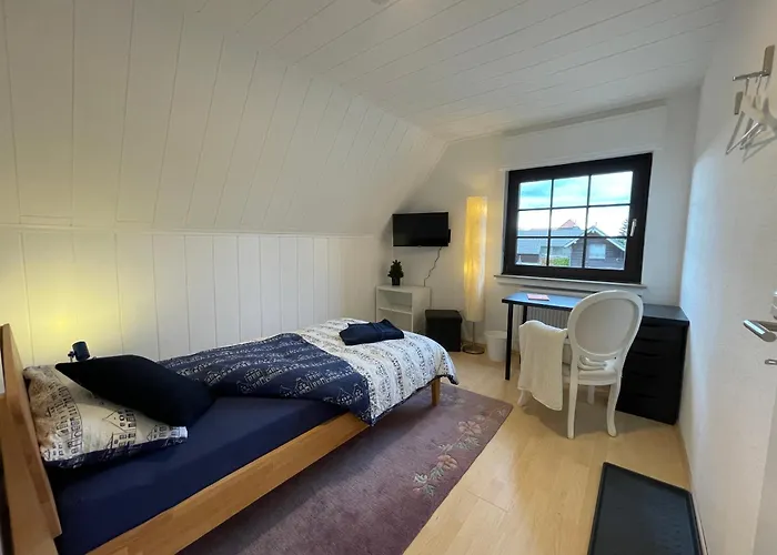 Monteurwohnung Korte, Teams, 4 Einzelzimmer, 2 Doppelzimmer 2024 Renoviert, Smart Tv, Garten, 3 Baeder *