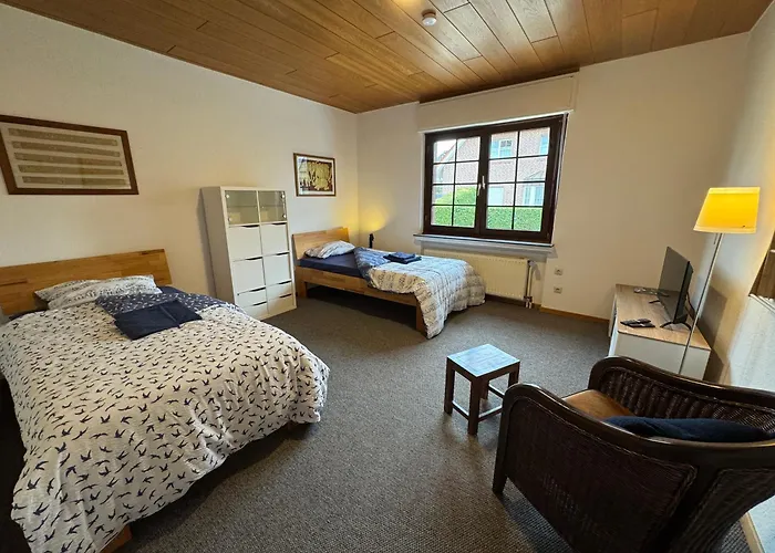 Monteurwohnung Korte, Teams, 4 Einzelzimmer, 2 Doppelzimmer 2024 Renoviert, Smart Tv, Garten, 3 Baeder *