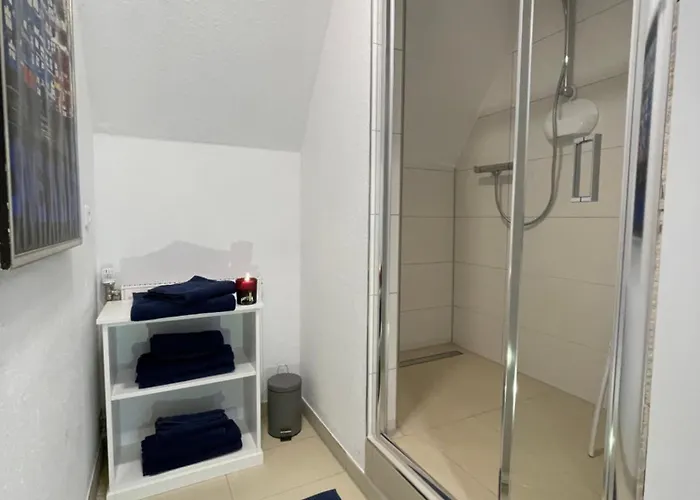 Monteurwohnung Korte, Teams, 4 Einzelzimmer, 2 Doppelzimmer 2024 Renoviert, Smart Tv, Garten, 3 Baeder