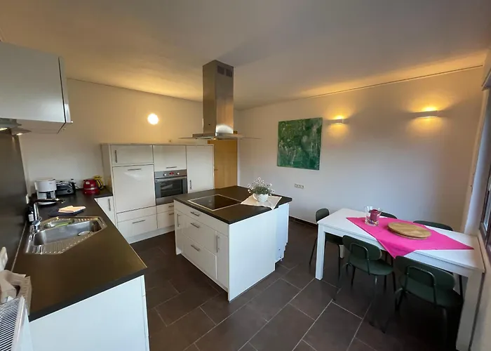 Monteurwohnung Korte, Teams, 4 Einzelzimmer, 2 Doppelzimmer 2024 Renoviert, Smart Tv, Garten, 3 Baeder Appartement *